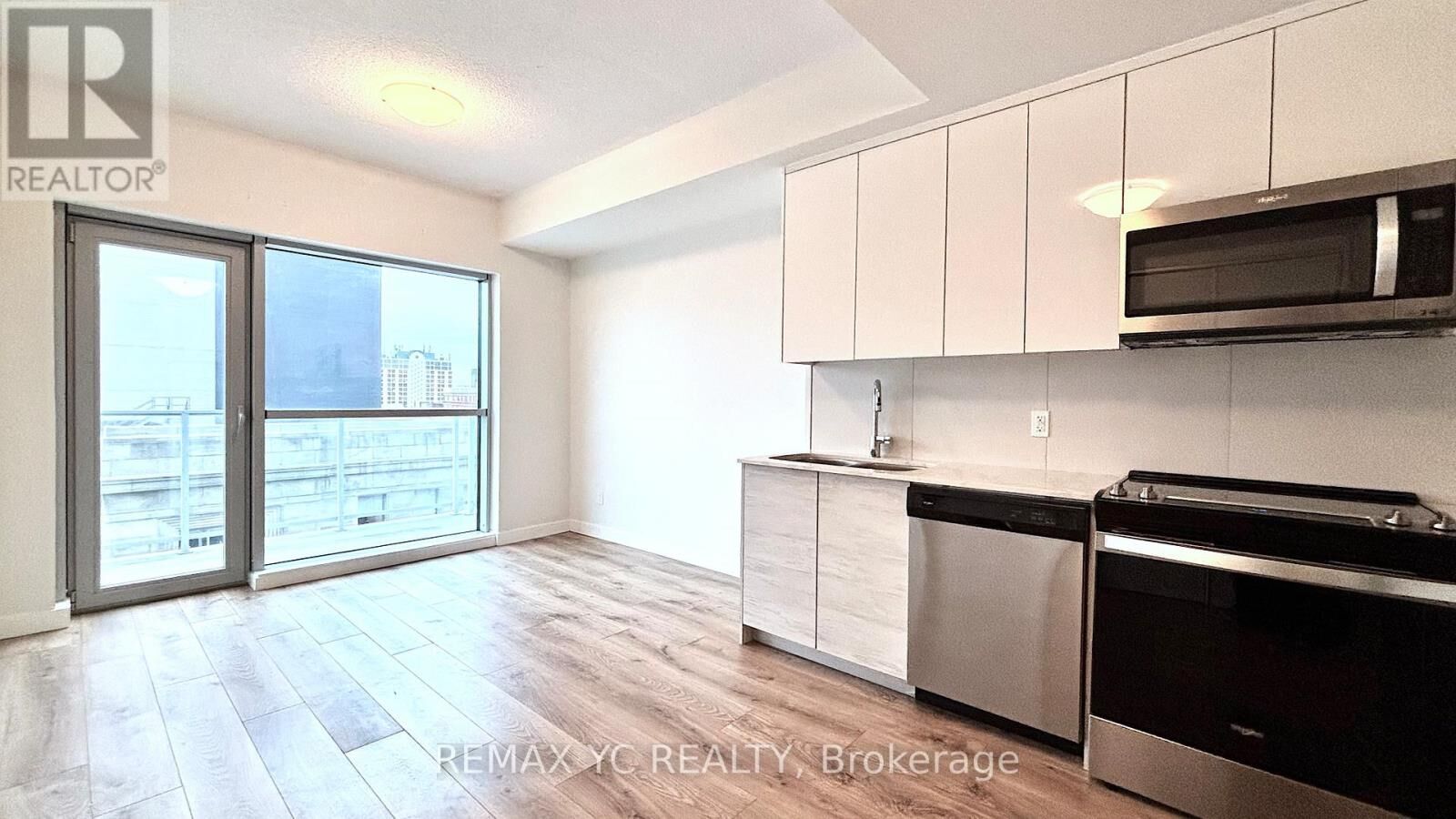 Property Photo:  60 Frederick Street 405  ON N2H 0C7 
