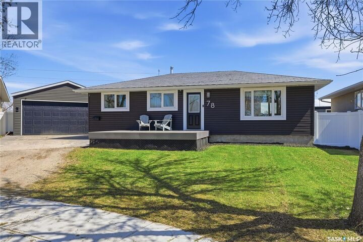 Property Photo:  78 Vernon Crescent  SK S4R 7P5 