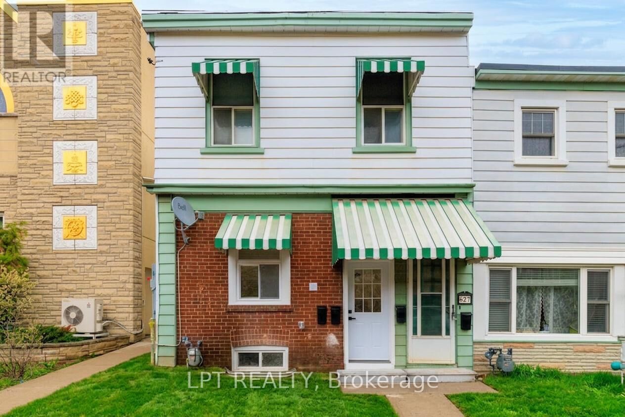 Property Photo:  627 Crawford Street D  ON M6G 3K1 