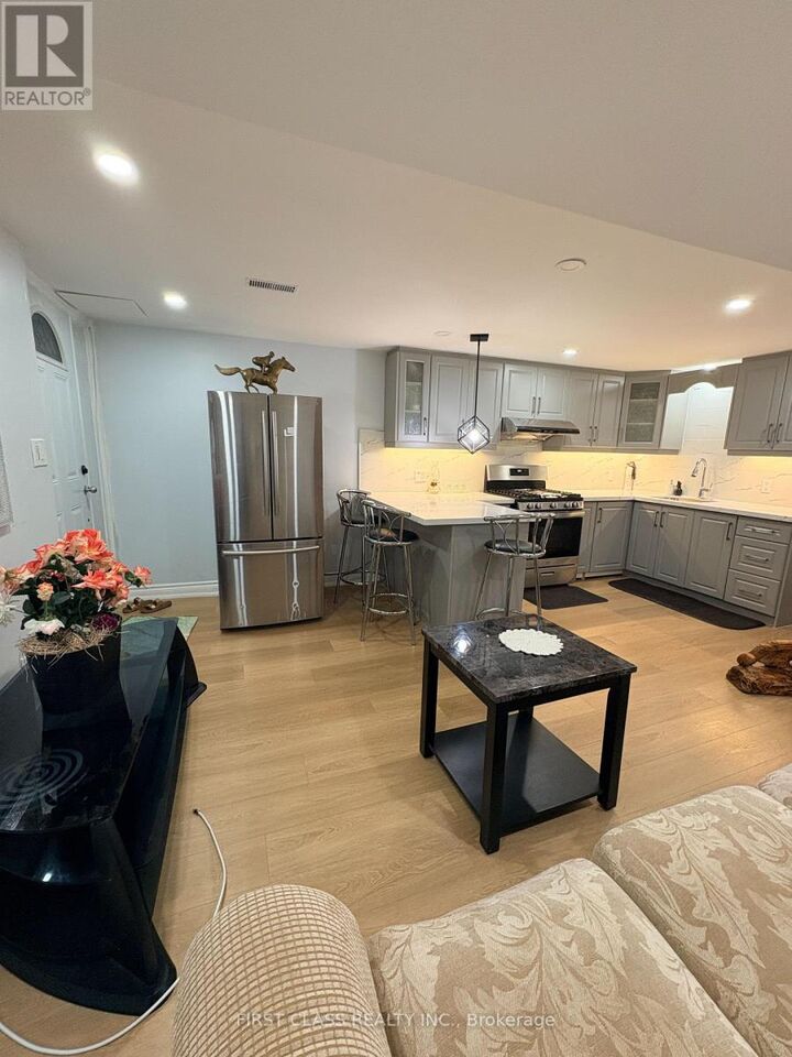 Property Photo:  49 Yellowstone Street  ON M3N 1M3 