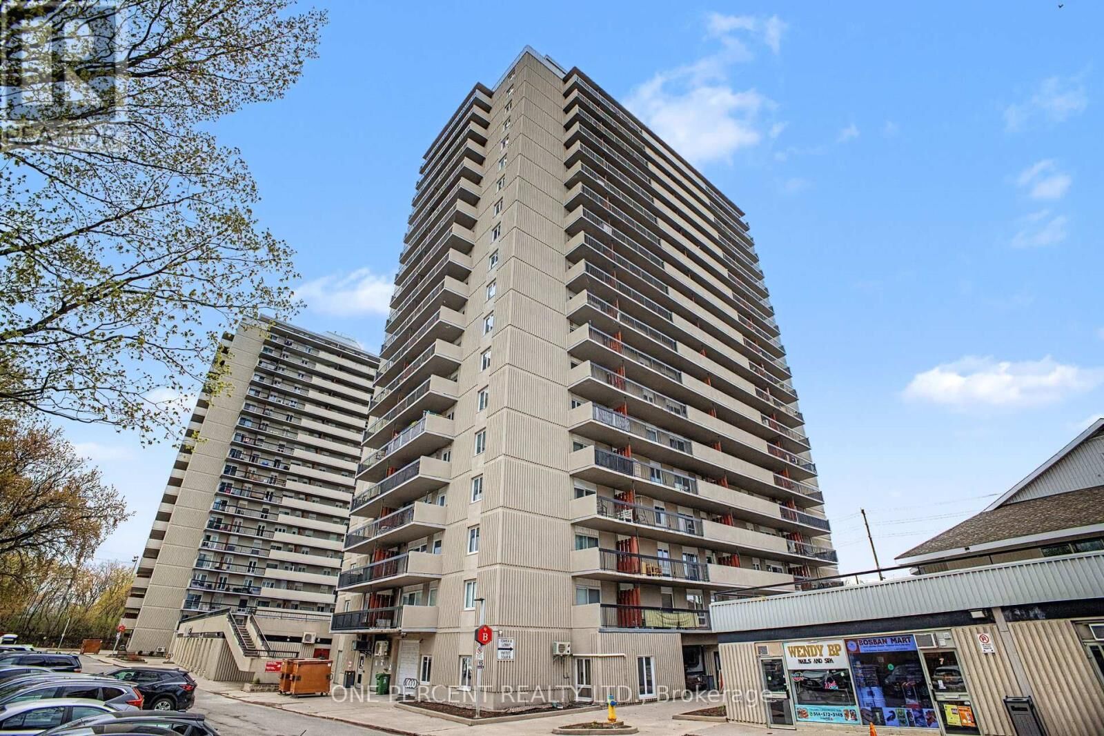 Property Photo:  158B McArthur Avenue 1807  ON K1L 8C9 