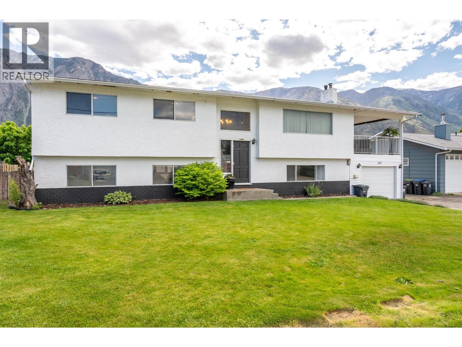 Property Photo: 617 3rd Avenue BC V0X 1N2
