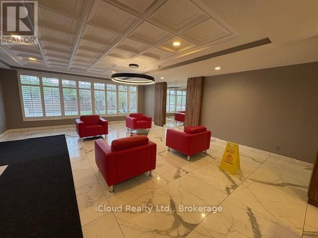 Property Photo:  155 Hillcrest Avenue 2210  ON L5B 3Z2 