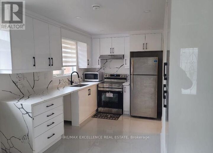 Property Photo:  156 Voltarie Crescent Upper  ON L5A 2A4 