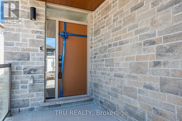 Property Photo:  813 Crossgate Street  ON K2J 7E3 