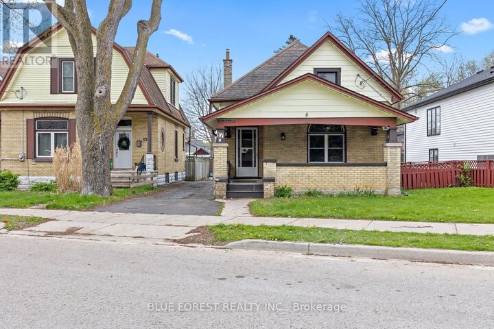 Property Photo:  17 Redan Street  ON N5Z 1Y7 