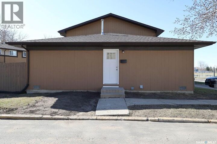Property Photo:  31 Mackenzie Way  SK S4N 5M7 