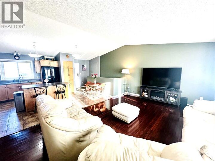 Property Photo:  1105 19 Street  AB T9W 1V1 