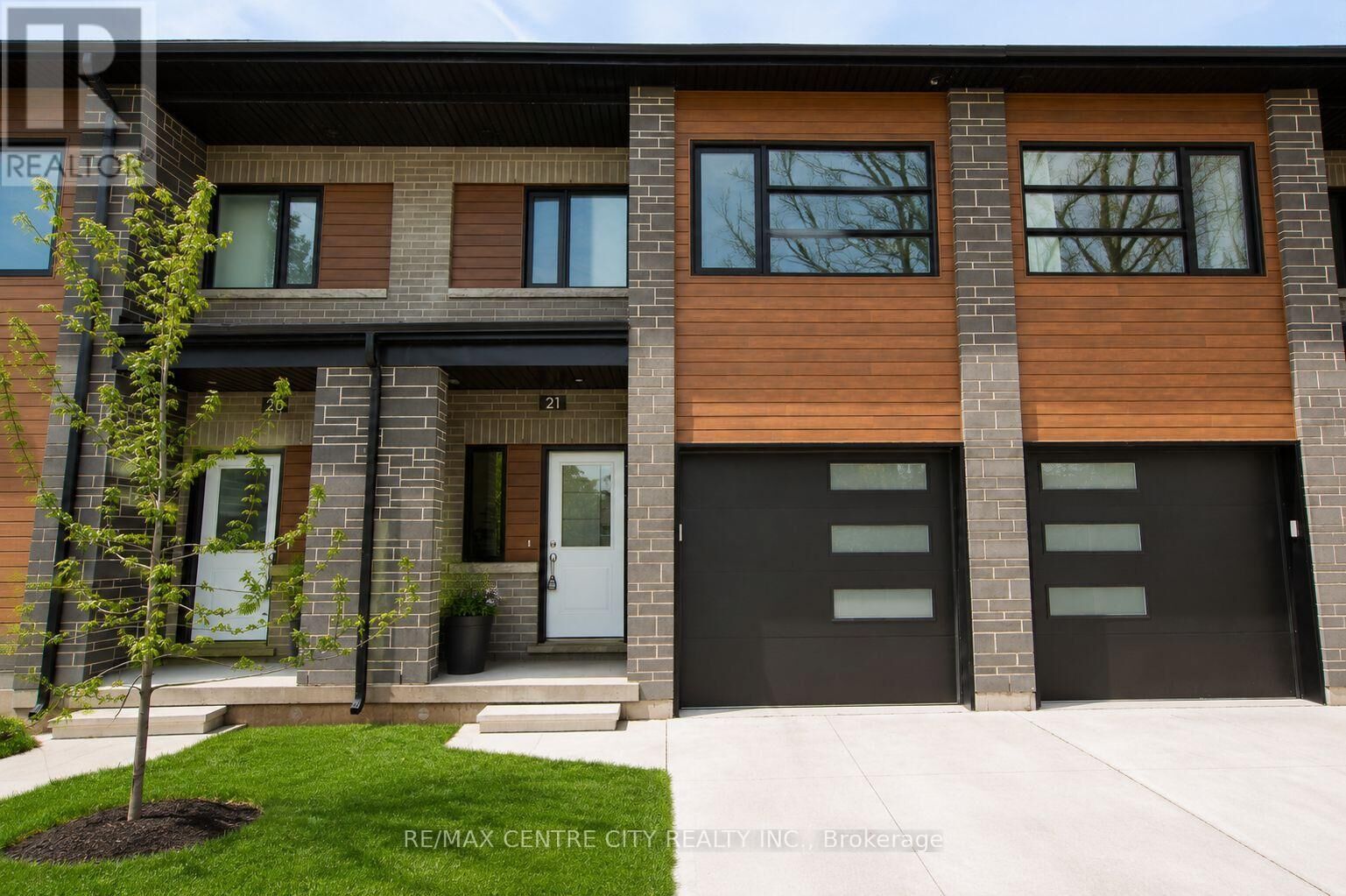 Property Photo:  275 James Street 21  ON N4X 0C2 
