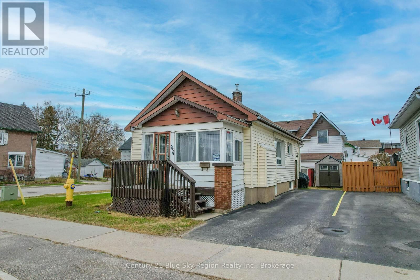Property Photo:  989 Ferguson Street  ON P1B 1Y2 