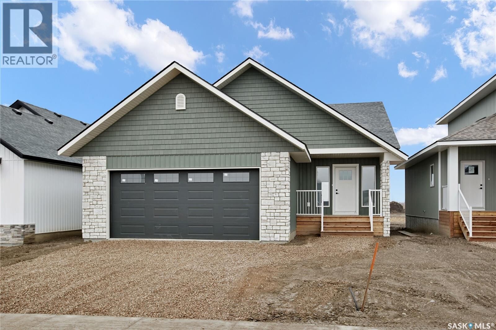 Property Photo:  105 Emma Crescent  SK S0K 2T1 