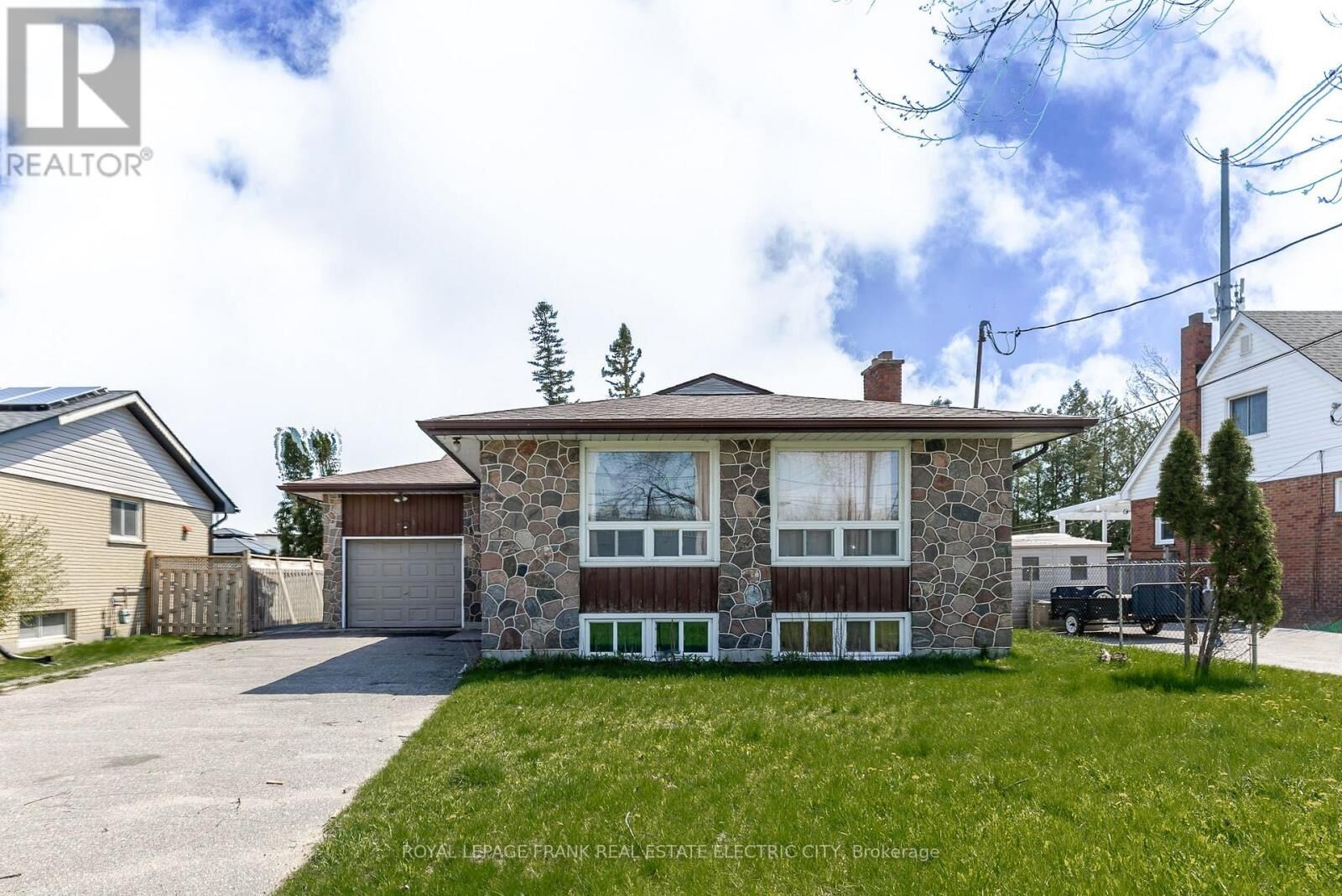 Property Photo:  941 Crawford Drive  ON K9J 3X1 