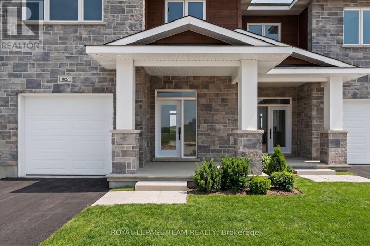 Property Photo:  1027 Moore Street  ON K6V 7N1 