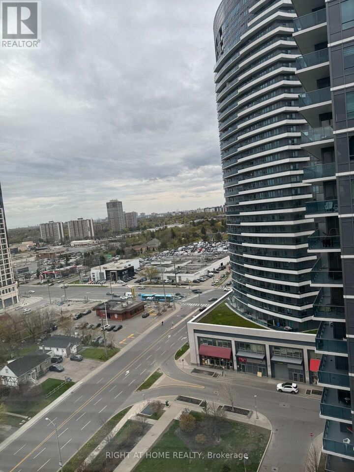 Property Photo:  7167 Yonge Street Ph1-106  ON L3T 0E1 