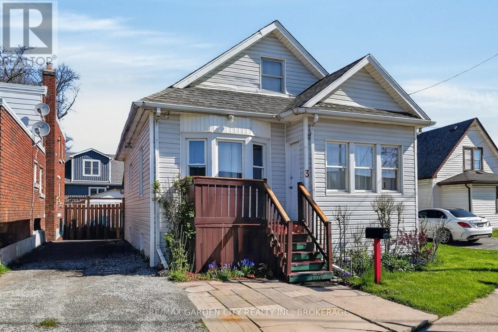 Property Photo:  3 Delaware Avenue  ON L2M 5L7 