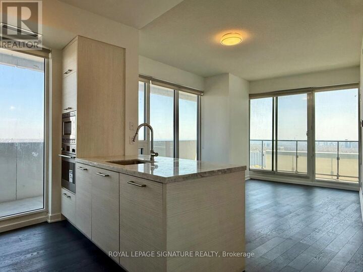 Property Photo:  2221 Yonge Street 3903  ON M4S 0B8 