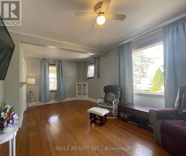 Property Photo:  489 Rachel Street  ON N0M 2S0 