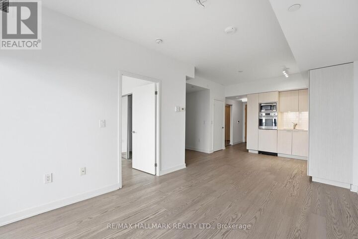 Property Photo:  11 Wellesley Street West 5704  ON M4Y 0G4 
