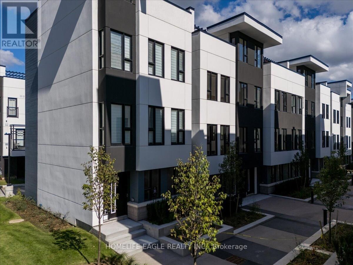 Property Photo:  2 Mariner'S Pier Way  ON L3V 8P4 