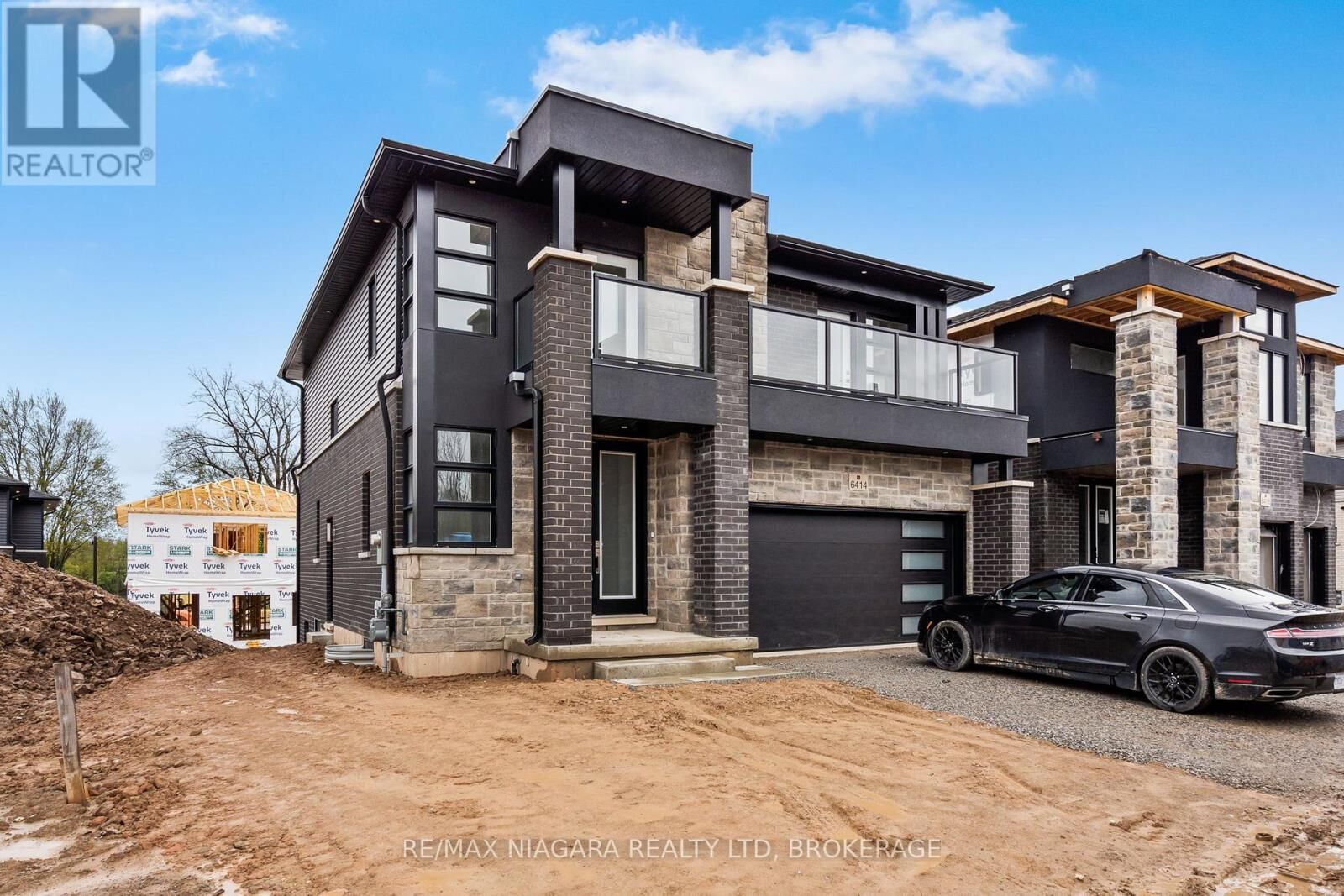 Property Photo:  6414 Sunshine Common  ON L2G 0E4 