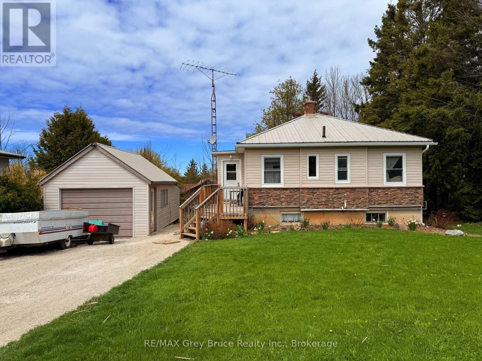 Property Photo:  173 Grandore Street East  ON N0H 2T0 