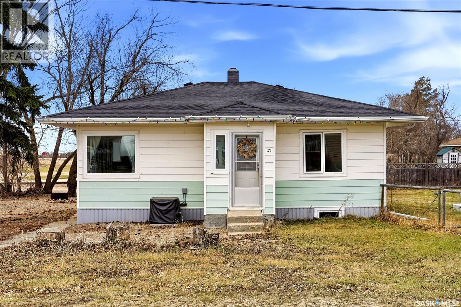 Property Photo:  171 Brownlee Avenue  SK S0G 3E0 