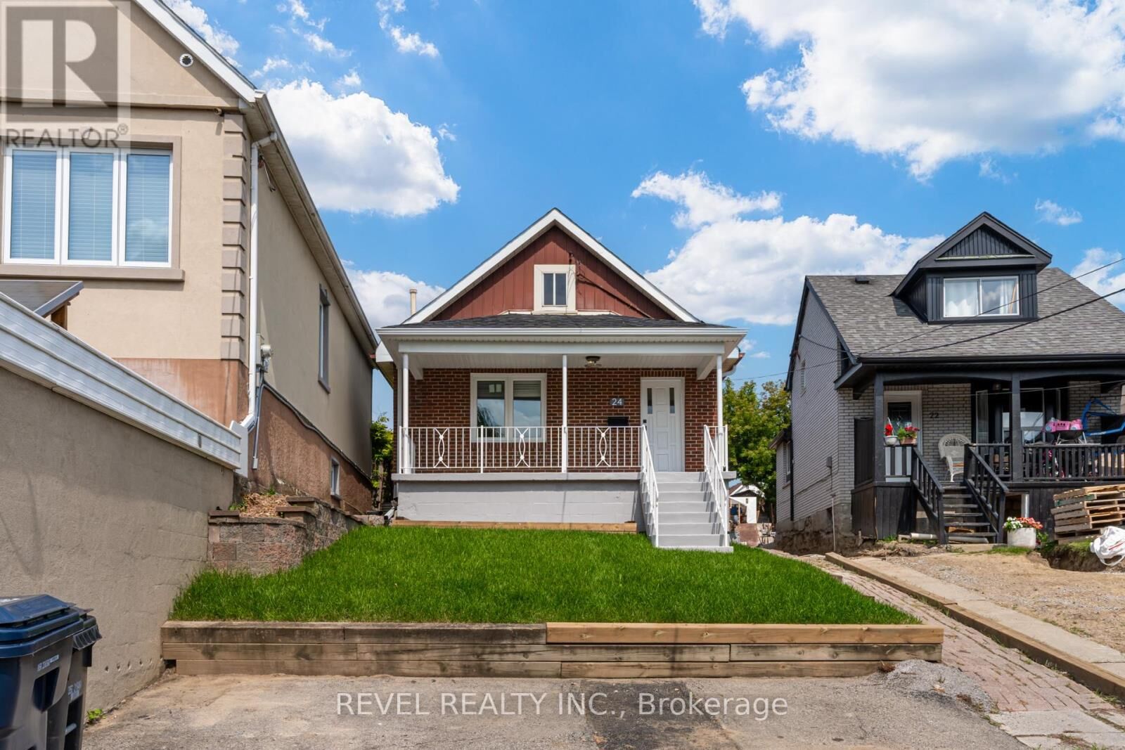 Property Photo:  24 Kenora Crescent Main  ON M6M 1C6 