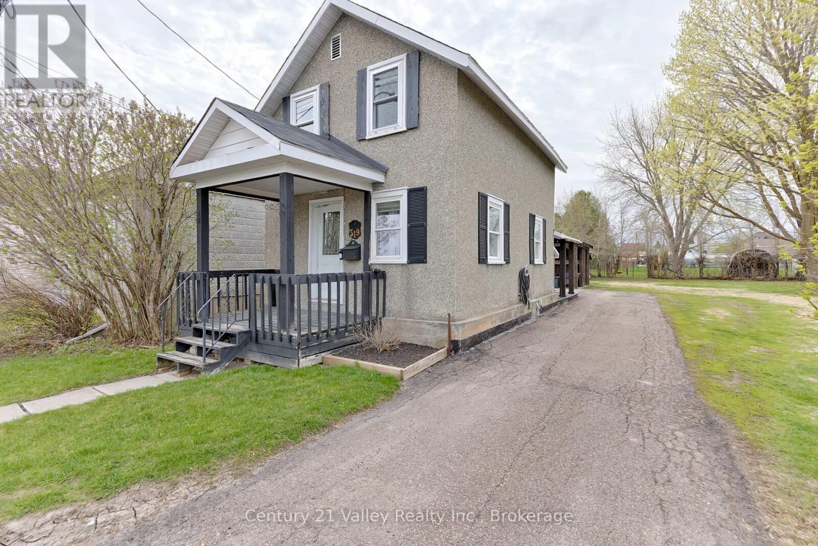 Property Photo:  319 Mary Avenue  ON K7V 3P3 