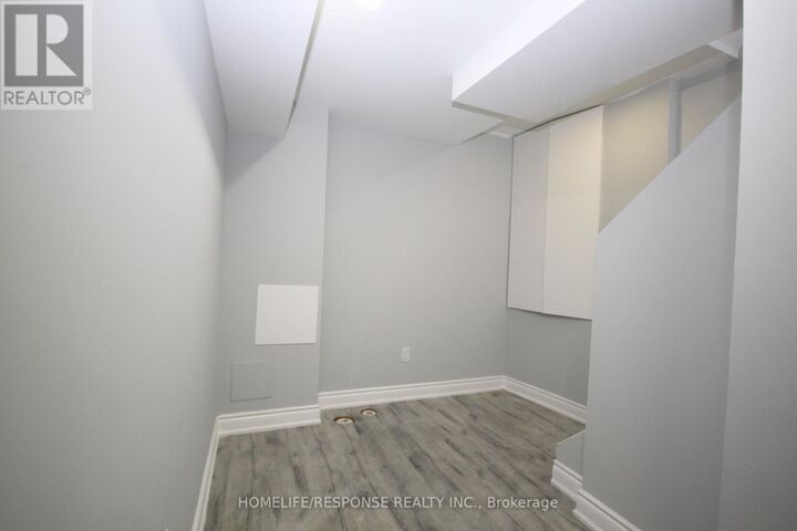 Property Photo:  11 Saddlecreek Court  ON L6Y 4V6 