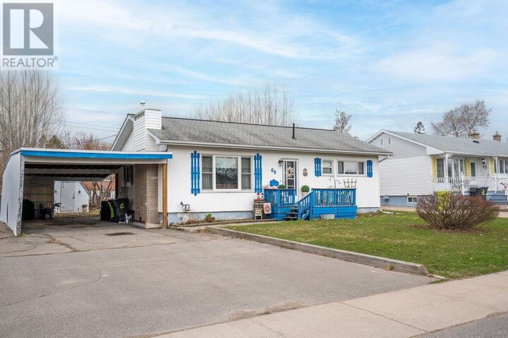 Property Photo:  69 Pentagon Blvd  ON P6B 5J2 