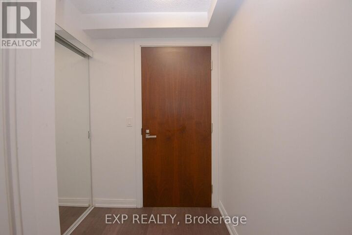 Property Photo:  255 Village Green Square 1009  ON M1S 0L7 