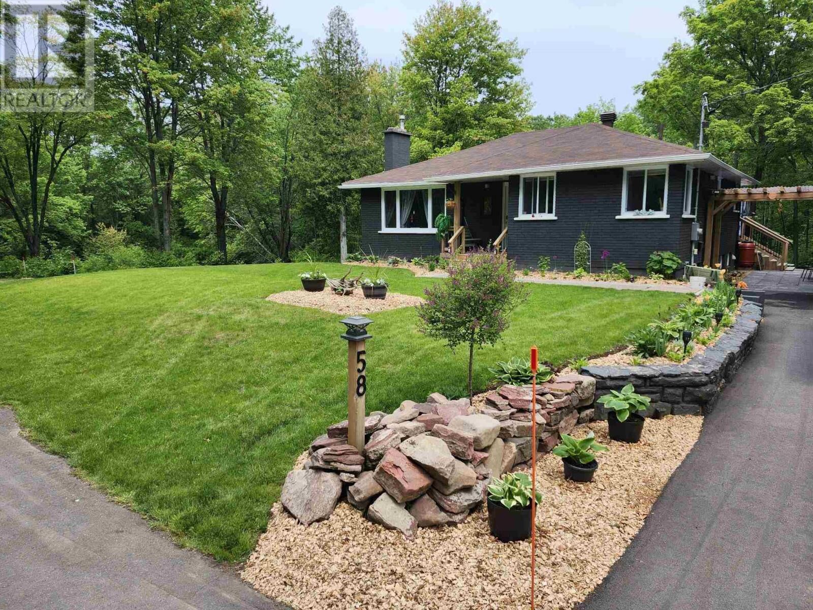 Property Photo:  58 Rosita St  ON P6C 5R1 