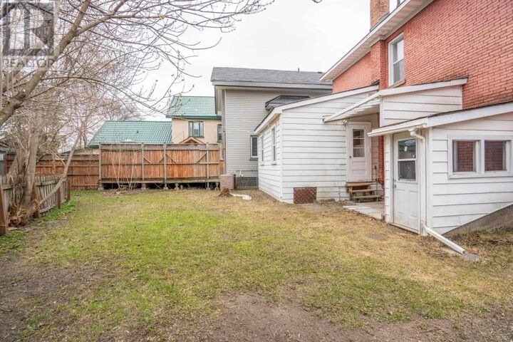 Property Photo:  928 Queen St E  ON P6A 2B9 