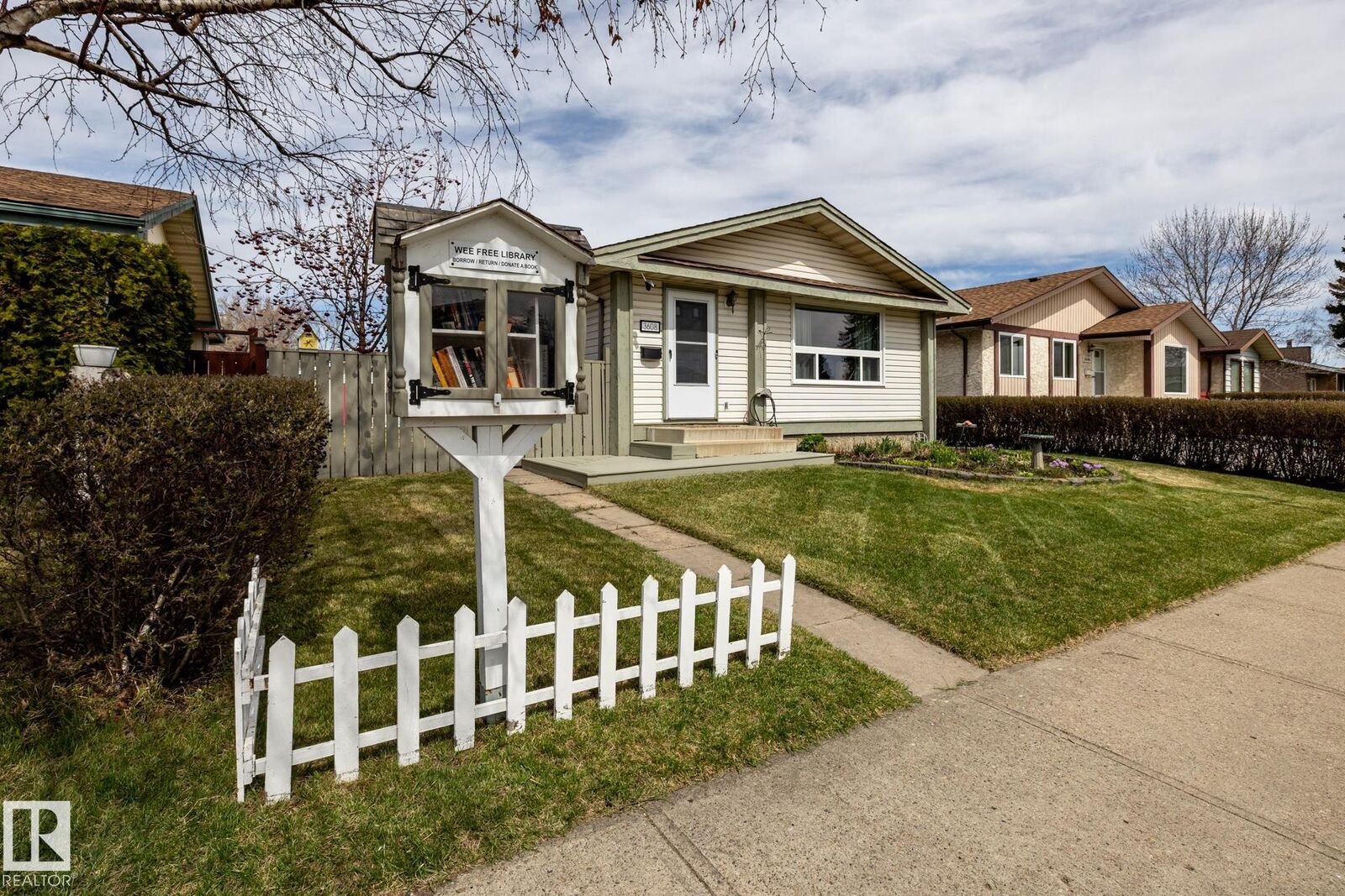 Property Photo:  3608 16A Avenue NW  AB T6L 2N4 