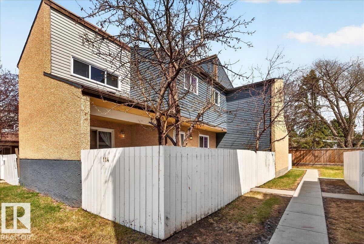Property Photo:  114 Kaskitayo Court NW  AB T6J 3T3 