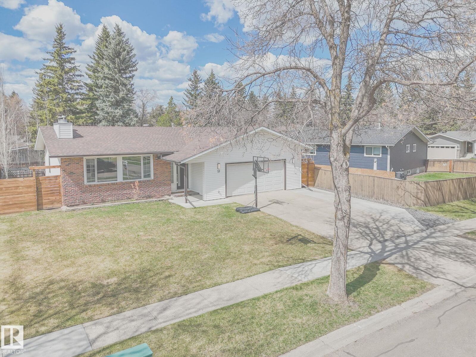 Property Photo:  51 Beaverbrook Crescent  AB T8N 2L4 