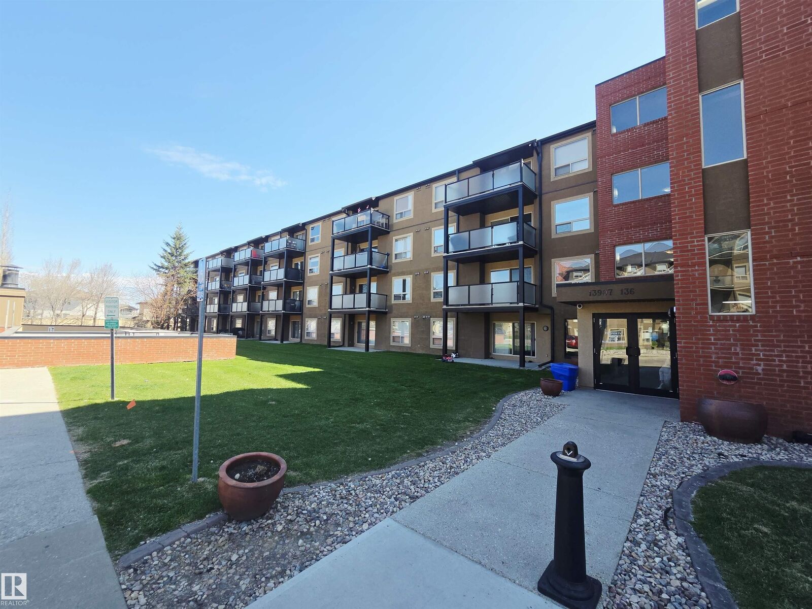 Property Photo:  13907 136 Street NW 423  AB T6V 1Y5 