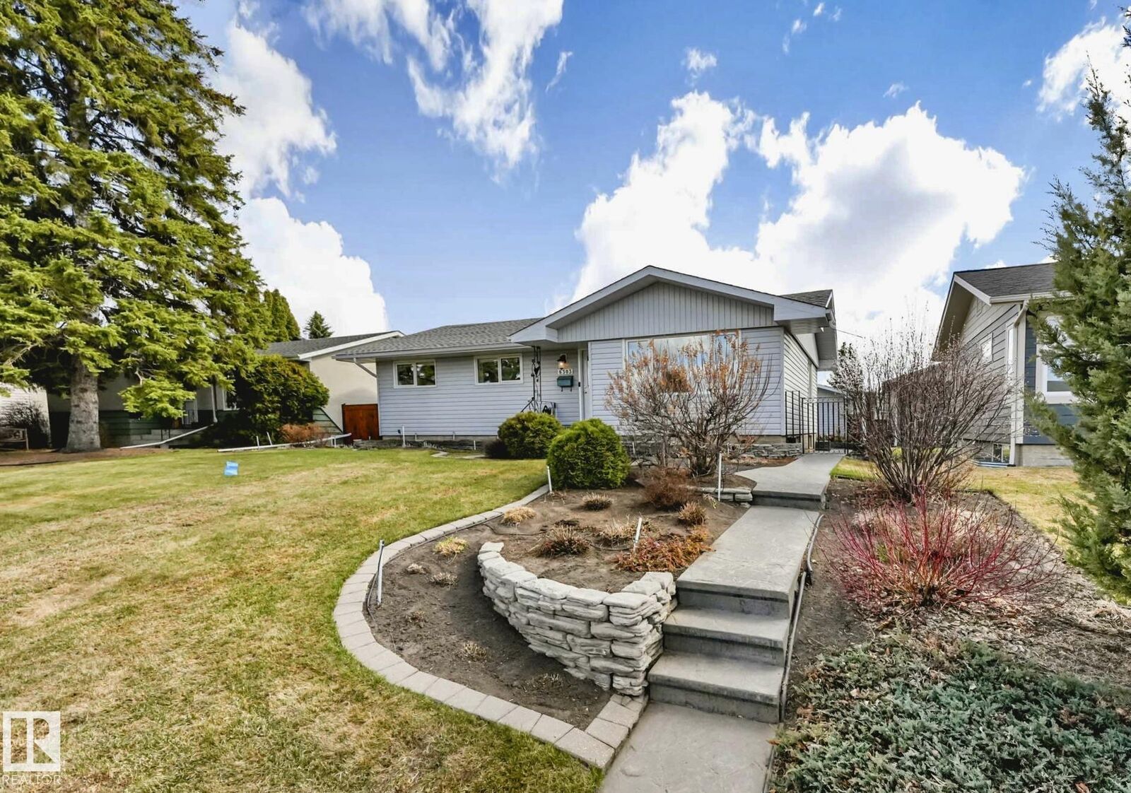 Property Photo:  6303 92B Avenue NW  AB T6B 0V8 