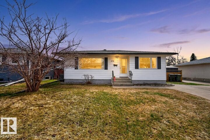 Property Photo:  878 Juniper Avenue  AB T8A 2C7 