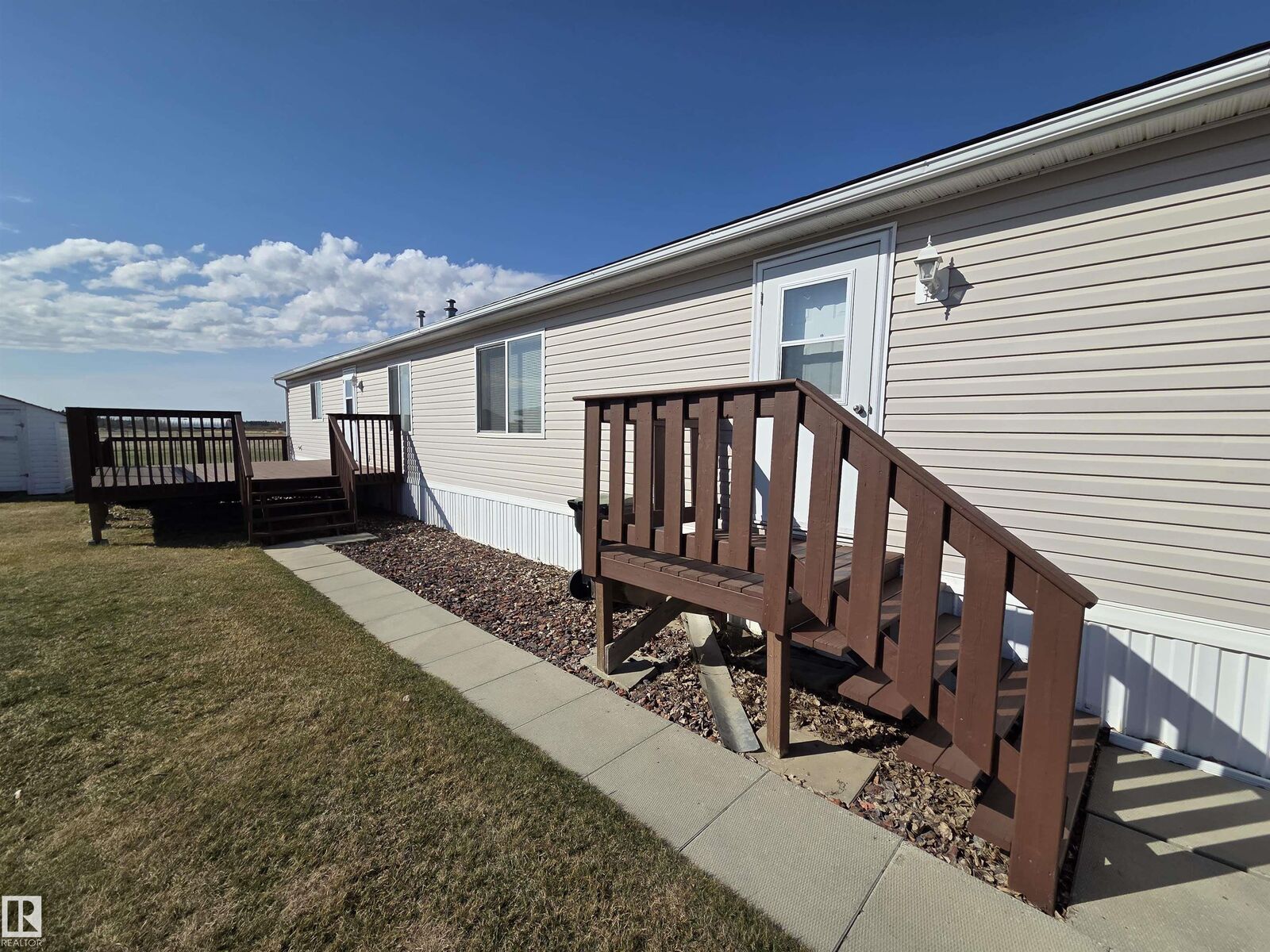 Property Photo:  11 Midland Road  AB T0C 1Z0 