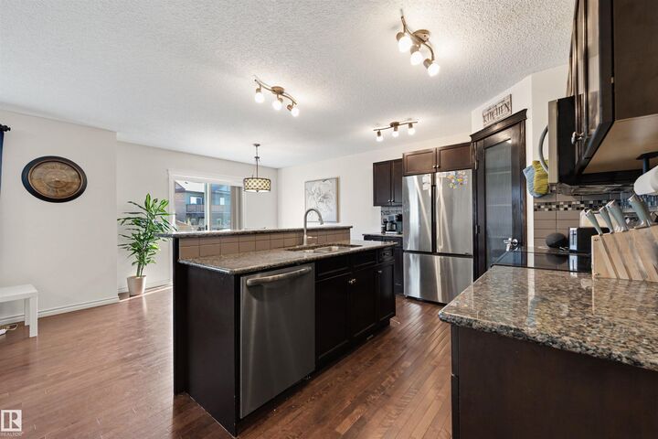 Property Photo:  6115 18 Avenue SW  AB T6X 0W3 