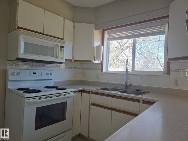 Property Photo:  4632 46 Avenue  AB T0E 0T0 