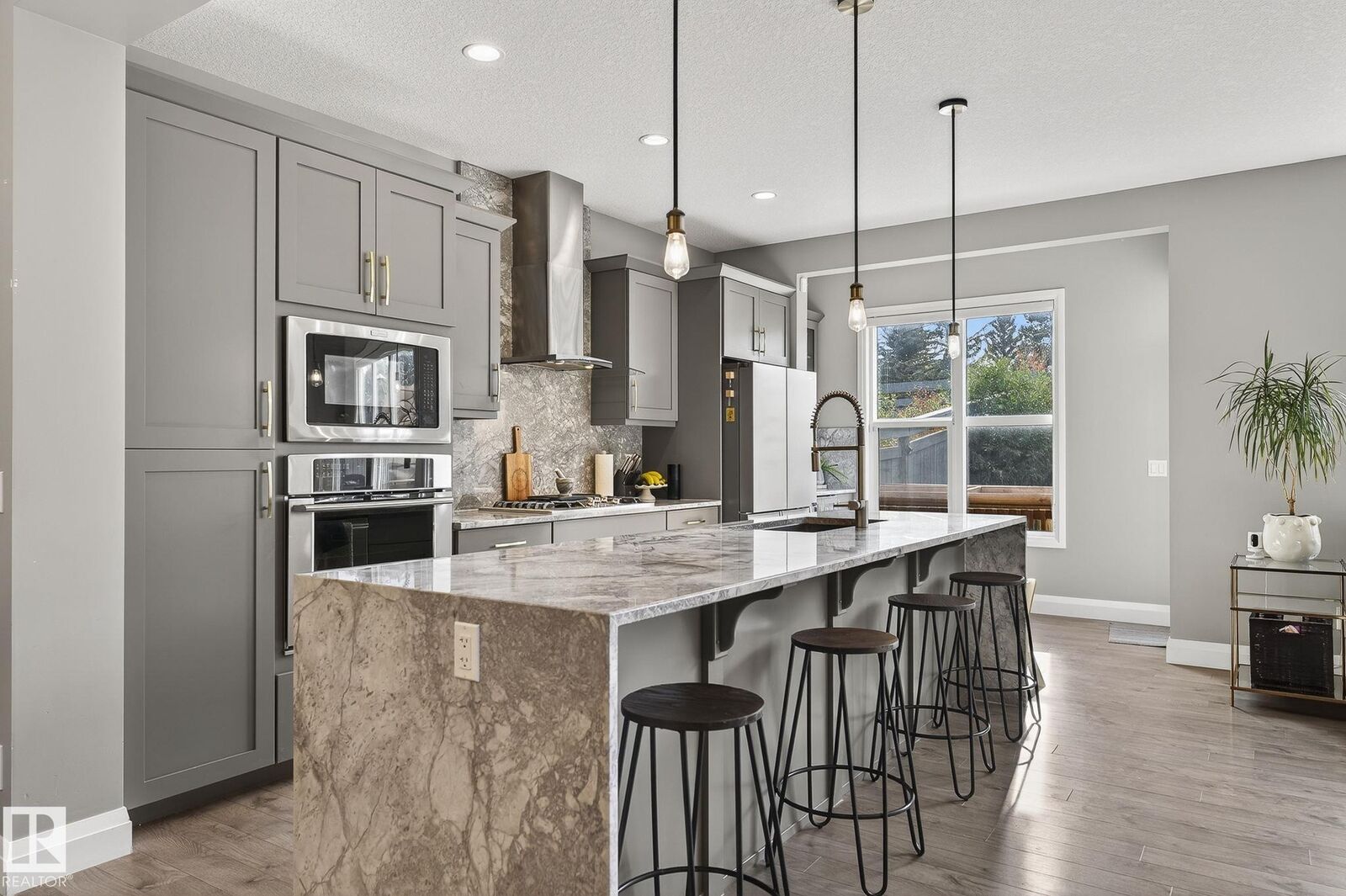 Property Photo:  1737 Dumont Crescent SW  AB T6W 3J2 