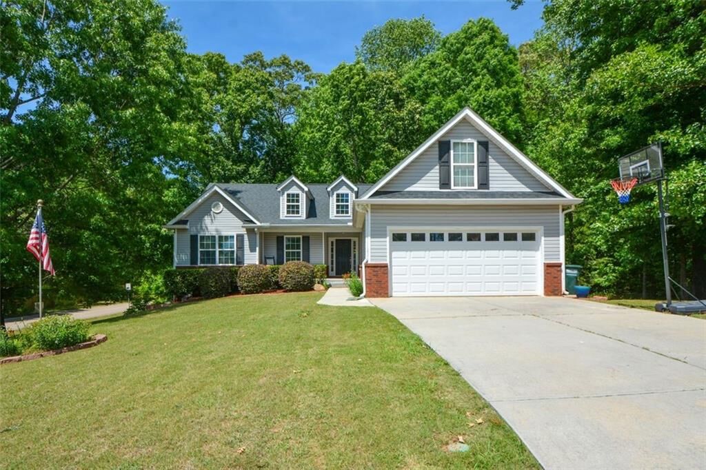Property Photo:  1324 Charleston Avenue  GA 30529 