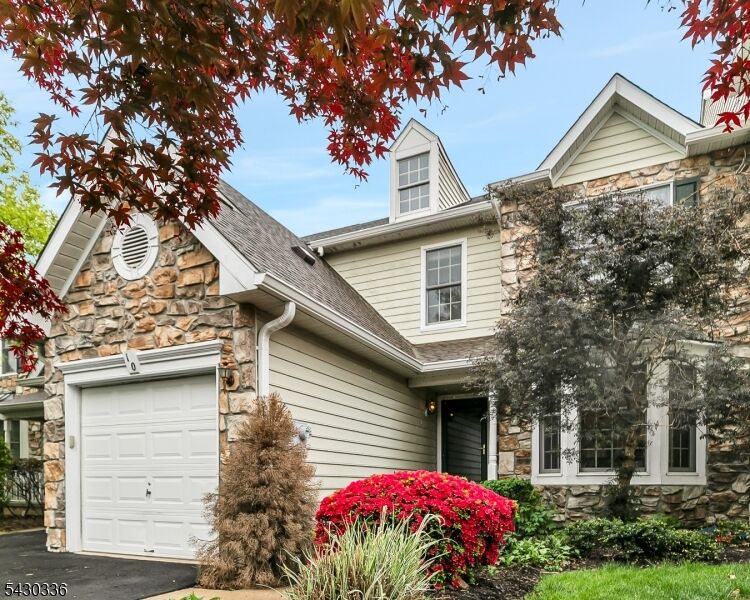 Property Photo:  10 Hancock Ct  NJ 07920 