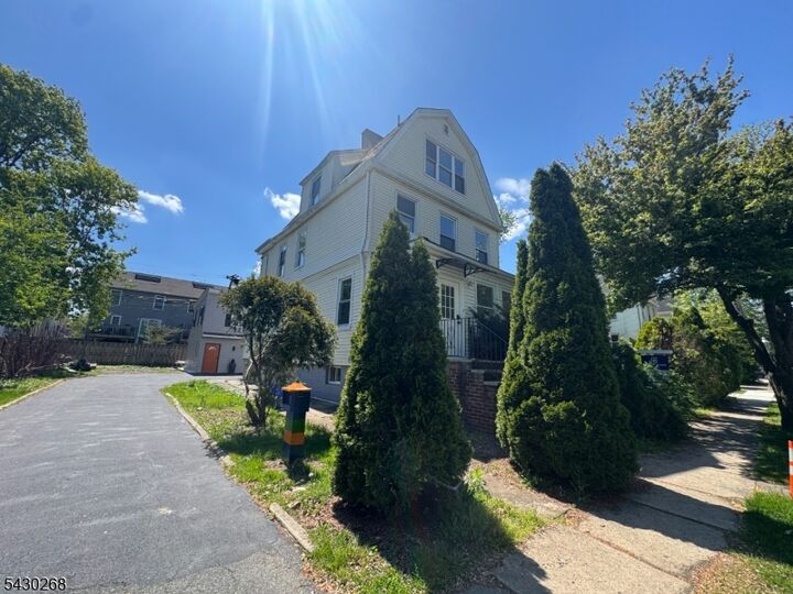 Property Photo:  226 Waverly Pl  NJ 07079 