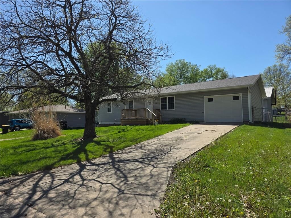 Property Photo:  606 S Catalpa Street  MO 64485 