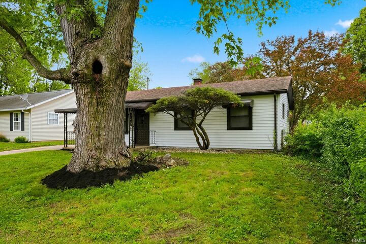 Property Photo:  1427 Baywood Drive  IN 46774 