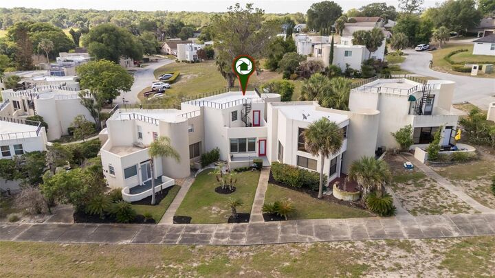 Property Photo:  1111 Encourte Green  FL 32712 