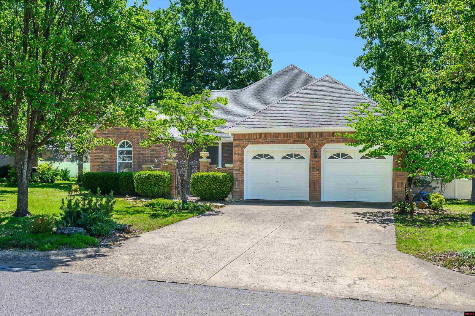 Property Photo:  606 Leatherwood Drive  AR 72653 